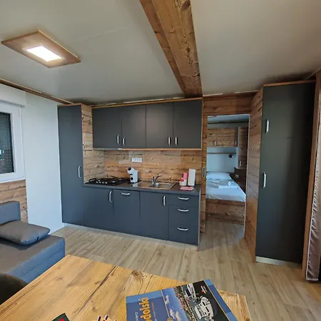 Mobile Sparkle Tt Кемпинг Кленовица